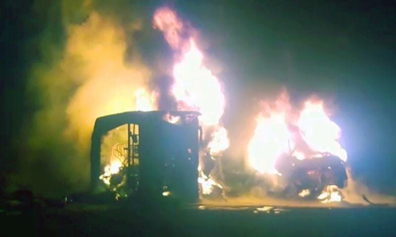 pakistan oil tanker bus accident