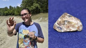 women finds diamond youtube