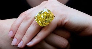 women finds diamond youtube