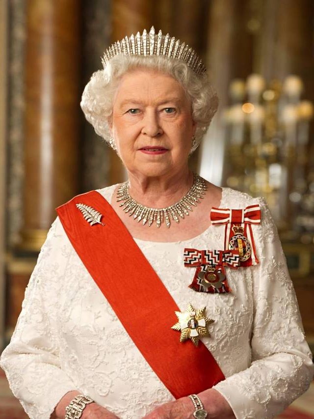 Queen Elizabeth: The Life story of a Queen in pictures